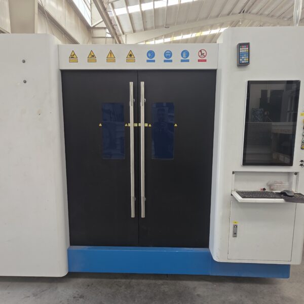 Used Vitek Quantus II 6kw Fiber laser with shuttle table